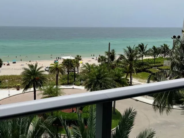 1-bedroom condo for rent in Hollywood - 4111 S Ocean Dr 405 - MondialRealty