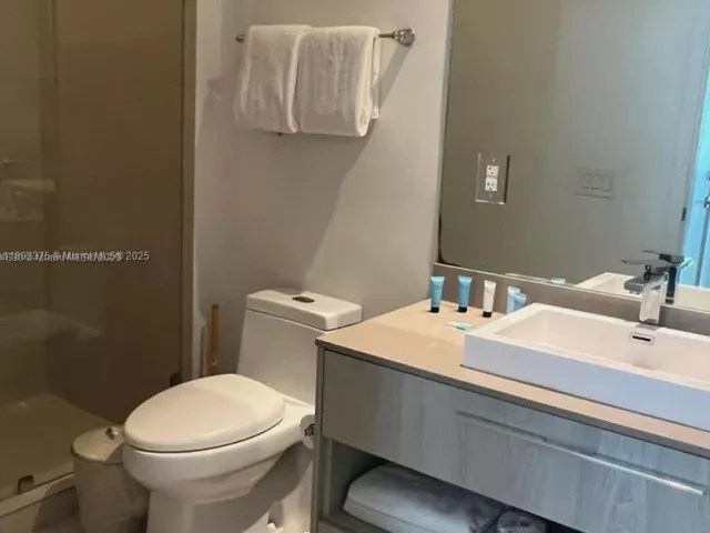 1-bedroom condo for rent in Hollywood - 4111 S Ocean Dr 405 - MondialRealty