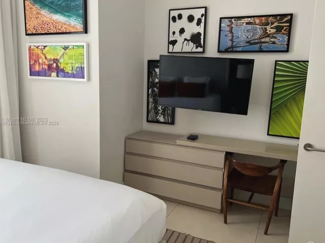 1-bedroom condo for rent in Hollywood - 4111 S Ocean Dr 405 - MondialRealty