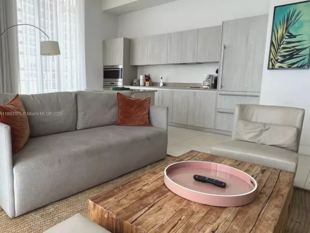 1-bedroom condo for rent in Hollywood - 4111 S Ocean Dr 405 - MondialRealty