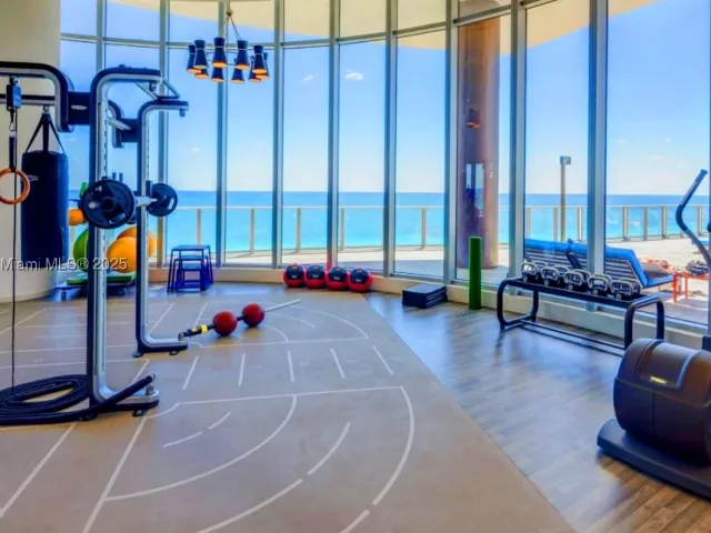 1-bedroom condo for rent in Hollywood - 4111 S Ocean Dr 405 - MondialRealty