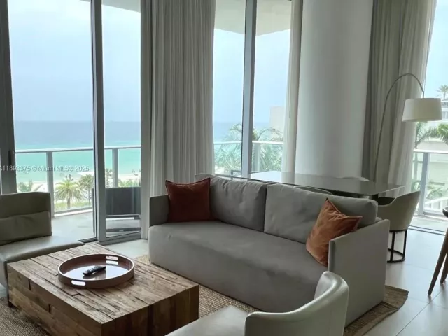1-bedroom condo for rent in Hollywood - 4111 S Ocean Dr 405 - MondialRealty