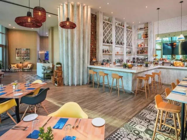 1-bedroom condo for rent in Hollywood - 4111 S Ocean Dr 405 - MondialRealty