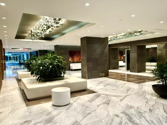 2-bedroom condo for sale in Sunny Isles Beach - 400 Sunny Isles Blvd 916 - MondialRealty