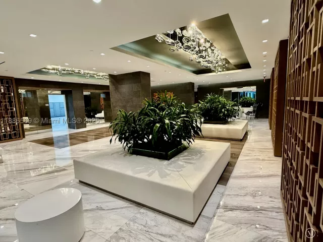 2-bedroom condo for sale in Sunny Isles Beach - 400 Sunny Isles Blvd 916 - MondialRealty
