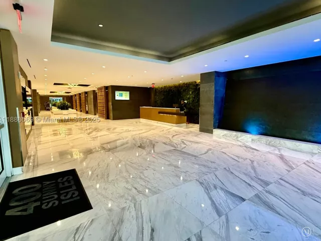 2-bedroom condo for sale in Sunny Isles Beach - 400 Sunny Isles Blvd 916 - MondialRealty