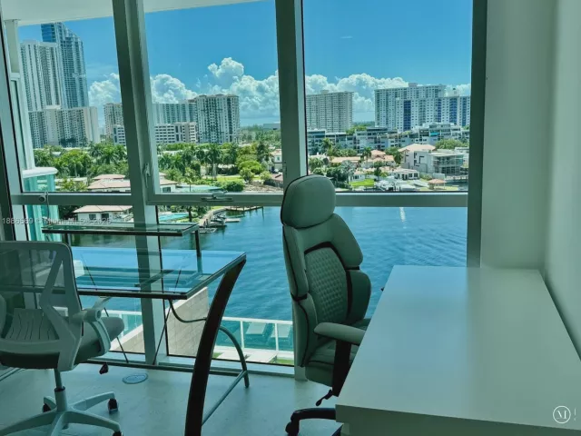2-bedroom condo for sale in Sunny Isles Beach - 400 Sunny Isles Blvd 916 - MondialRealty