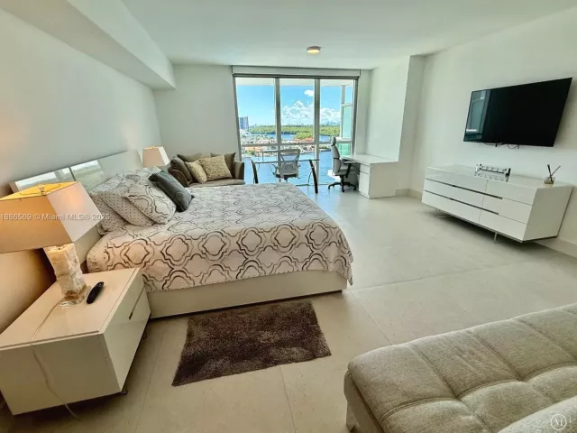 2-bedroom condo for sale in Sunny Isles Beach - 400 Sunny Isles Blvd 916 - MondialRealty