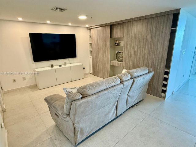 Apartment for sale  Unit #916 - photo 6659794