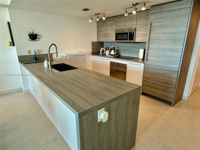 Apartment for sale  Unit #916 - photo 6659795