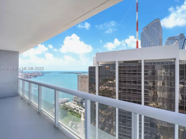 2-bedroom condo for sale in Miami - 50 Biscayne Blvd 4311 - MondialRealty
