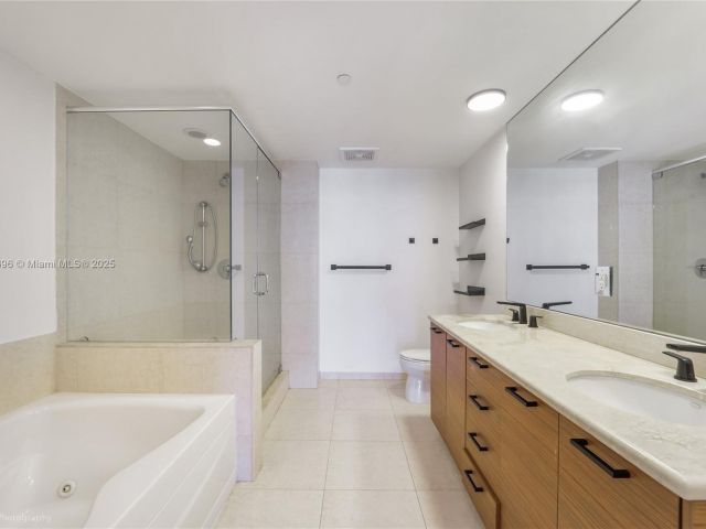 Apartment for sale  Unit #4311 - photo 6661245