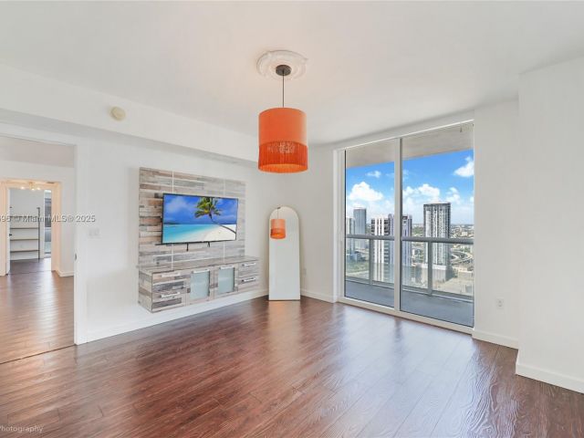 Apartment for sale  Unit #4311 - photo 6661247