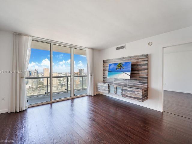 Apartment for sale  Unit #4311 - photo 6661249