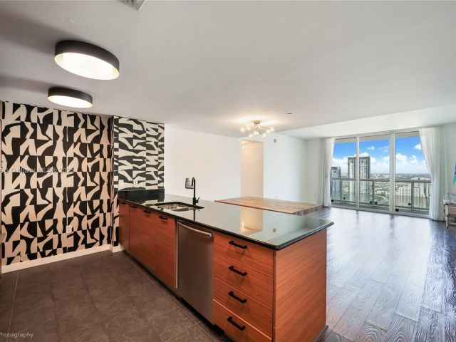 Apartment for sale  Unit #4311 - photo 6661252