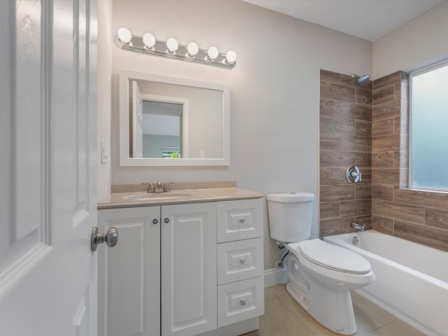 Home for rent at 1137 NE 1st Avenue - photo 6687494