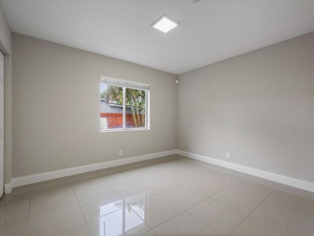 Home for rent at 1137 NE 1st Avenue - photo 6687495