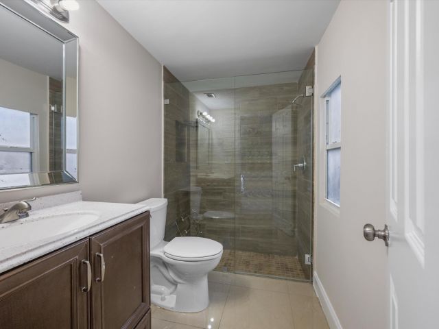 Home for rent at 1137 NE 1st Avenue - photo 6687497