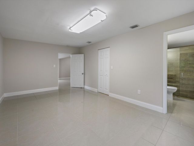 Home for rent at 1137 NE 1st Avenue - photo 6687499