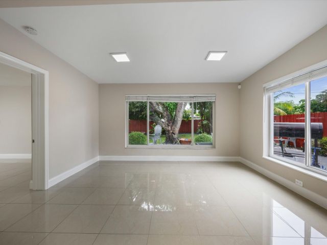 Home for rent at 1137 NE 1st Avenue - photo 6687500