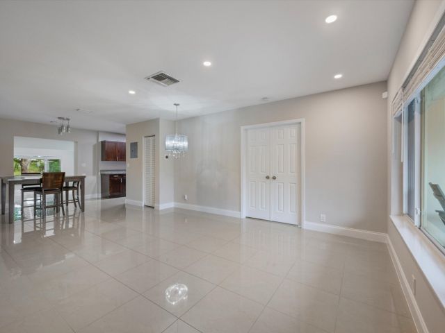 Home for rent at 1137 NE 1st Avenue - photo 6687504