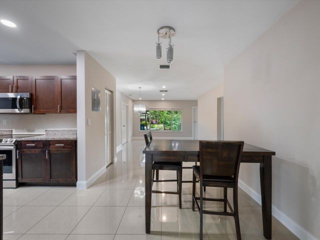 Home for rent at 1137 NE 1st Avenue - photo 6687505