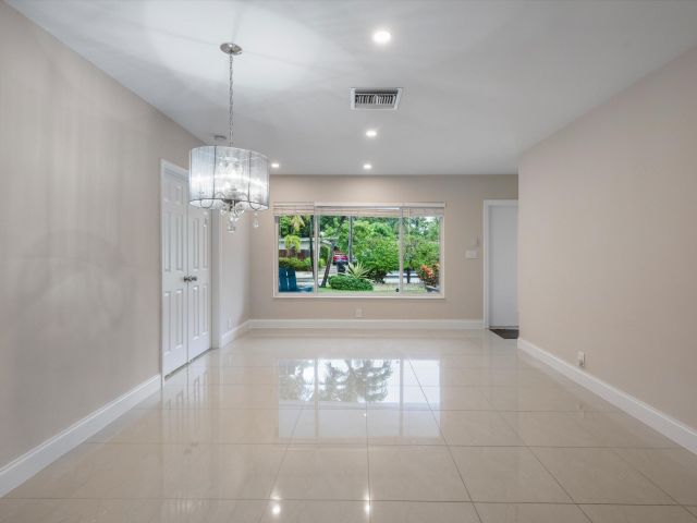 Home for rent at 1137 NE 1st Avenue - photo 6687508