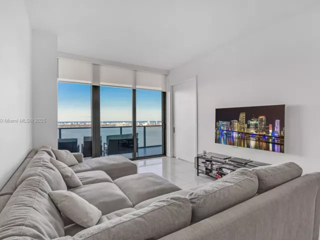 1-bedroom condo for sale in Miami - 480 NE 31st St 4302 - MondialRealty