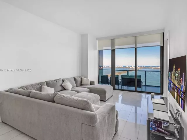 1-bedroom condo for sale in Miami - 480 NE 31st St 4302 - MondialRealty