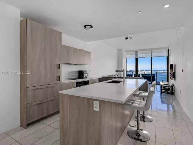 1-bedroom condo for sale in Miami - 480 NE 31st St 4302 - MondialRealty