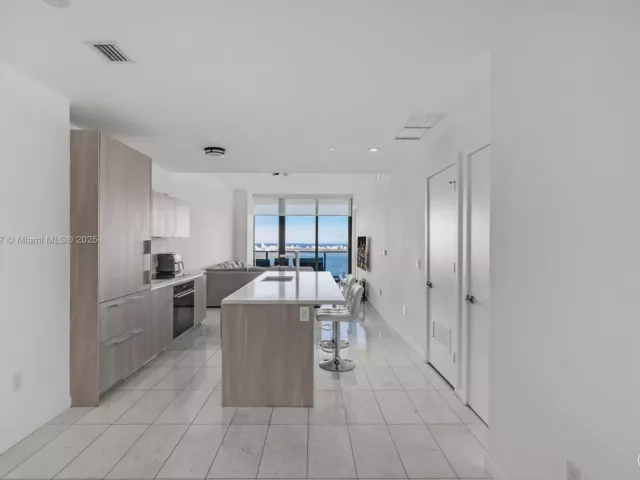 1-bedroom condo for sale in Miami - 480 NE 31st St 4302 - MondialRealty