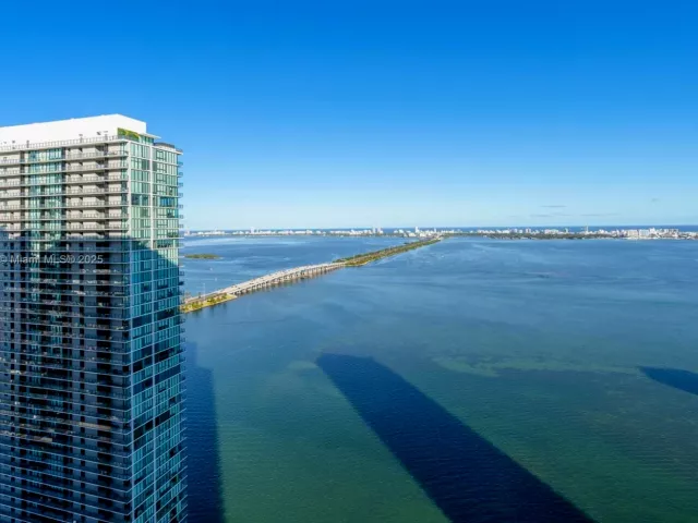 1-bedroom condo for sale in Miami - 480 NE 31st St 4302 - MondialRealty