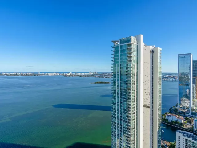 1-bedroom condo for sale in Miami - 480 NE 31st St 4302 - MondialRealty