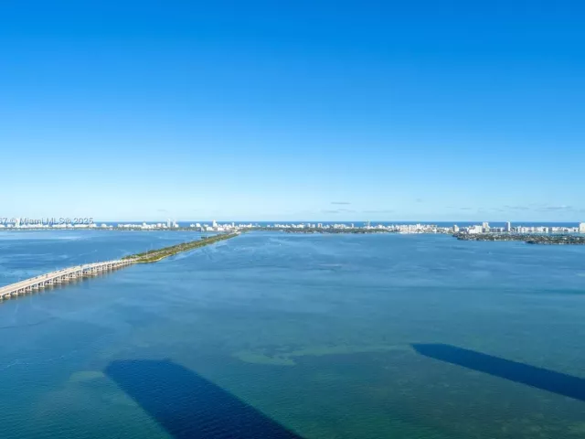 1-bedroom condo for sale in Miami - 480 NE 31st St 4302 - MondialRealty