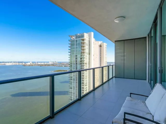 1-bedroom condo for sale in Miami - 480 NE 31st St 4302 - MondialRealty
