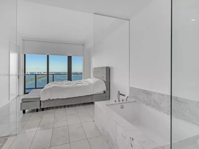 1-bedroom condo for sale in Miami - 480 NE 31st St 4302 - MondialRealty