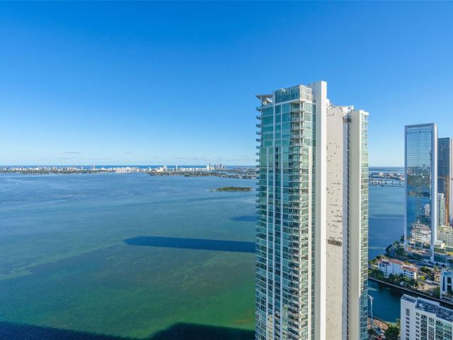 Apartment for sale  Unit #4302 - photo 6659703