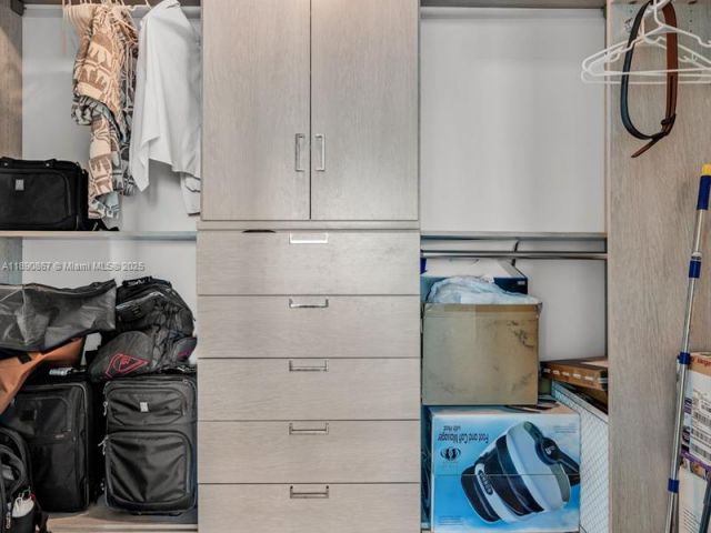 Apartment for sale  Unit #4302 - photo 6659707