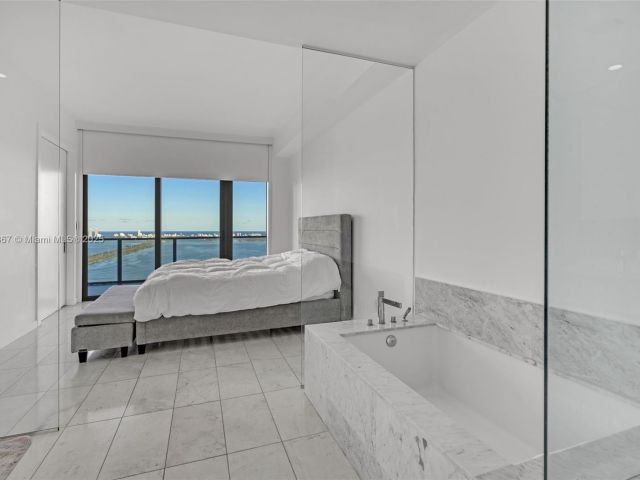 Apartment for sale  Unit #4302 - photo 6659708