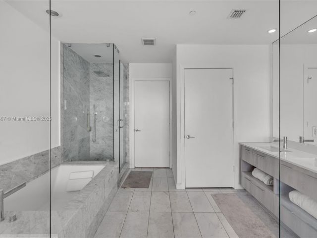 Apartment for sale  Unit #4302 - photo 6659709