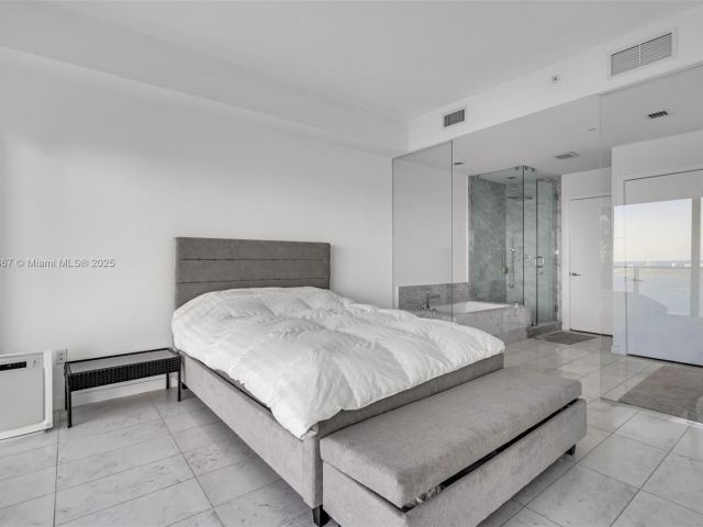 Apartment for sale  Unit #4302 - photo 6659713