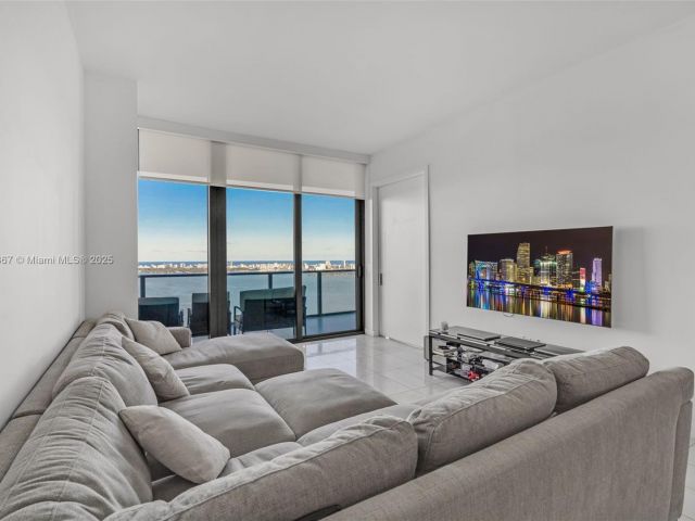 Apartment for sale  Unit #4302 - photo 6659715