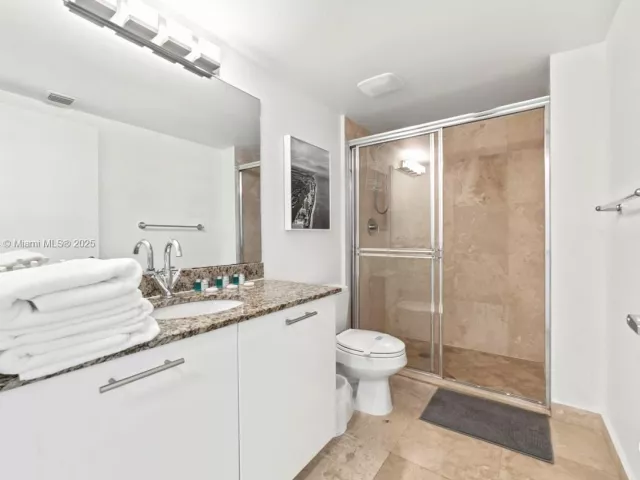 2-bedroom condo for rent in Miami - 41 SE 5th St 1901 - MondialRealty