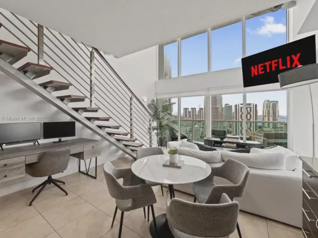 2-bedroom condo for rent in Miami - 41 SE 5th St 1901 - MondialRealty