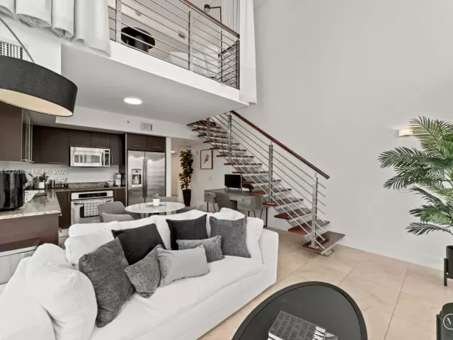 2-bedroom condo for rent in Miami - 41 SE 5th St 1901 - MondialRealty