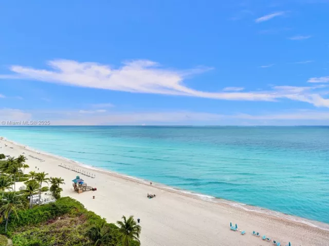 3-bedroom condo for rent in Sunny Isles Beach - 16711 Collins Ave 1208 - MondialRealty