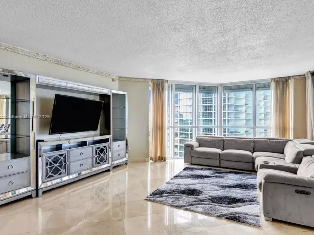 3-bedroom condo for rent in Sunny Isles Beach - 16711 Collins Ave 1208 - MondialRealty