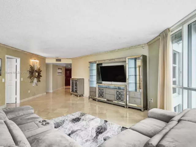 3-bedroom condo for rent in Sunny Isles Beach - 16711 Collins Ave 1208 - MondialRealty