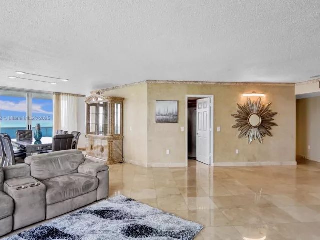3-bedroom condo for rent in Sunny Isles Beach - 16711 Collins Ave 1208 - MondialRealty