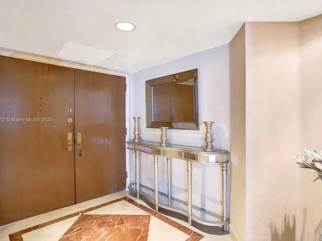 3-bedroom condo for rent in Sunny Isles Beach - 16711 Collins Ave 1208 - MondialRealty